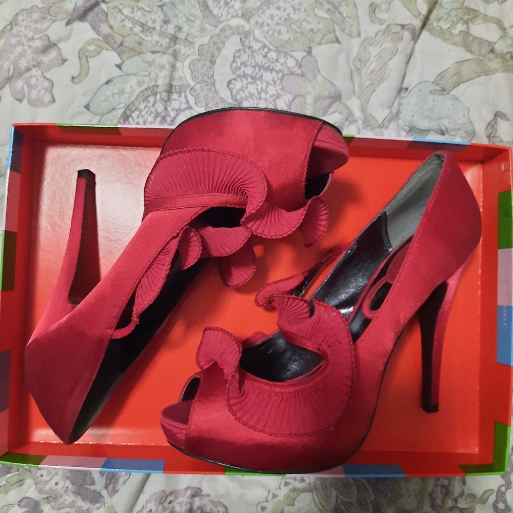 Charles David womens vibrant red heels